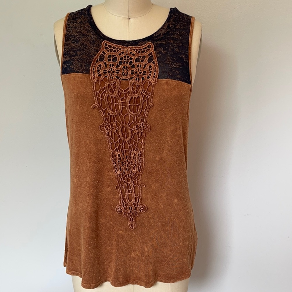 gimmicks by BKE Sleeveless Top Size Large